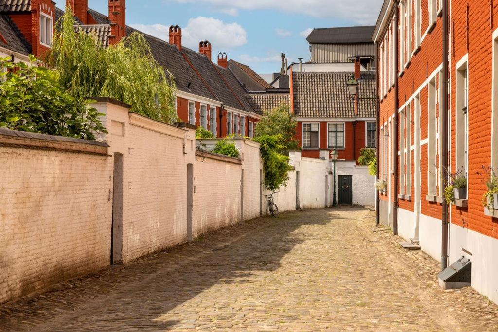 Violet Suites Gent Bagian luar foto