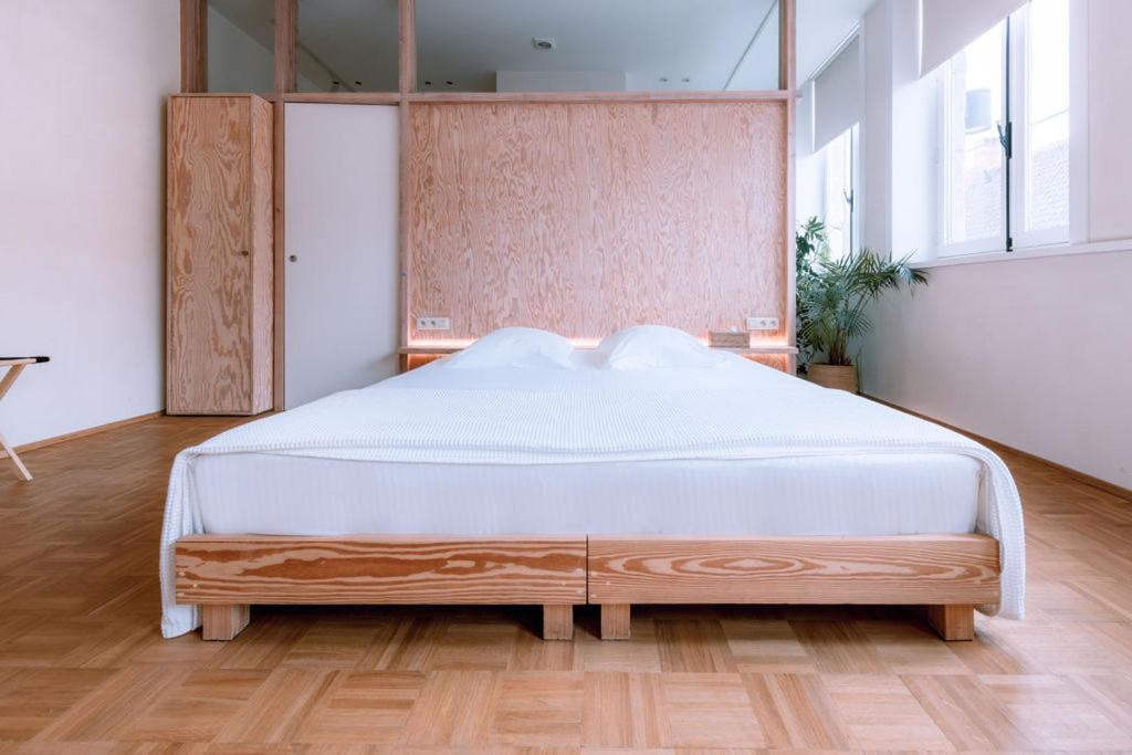 Violet Suites Gent Bagian luar foto