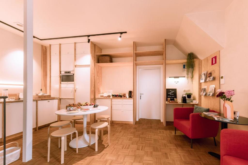 Violet Suites Gent Bagian luar foto